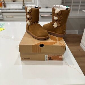 Koolaburra by UGG Victoria Short Boot